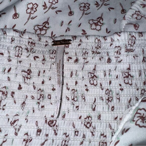 Free People White Floral Print Blouse Cream and Red Round Nech Sleeves size L - Picture 8 of 10
